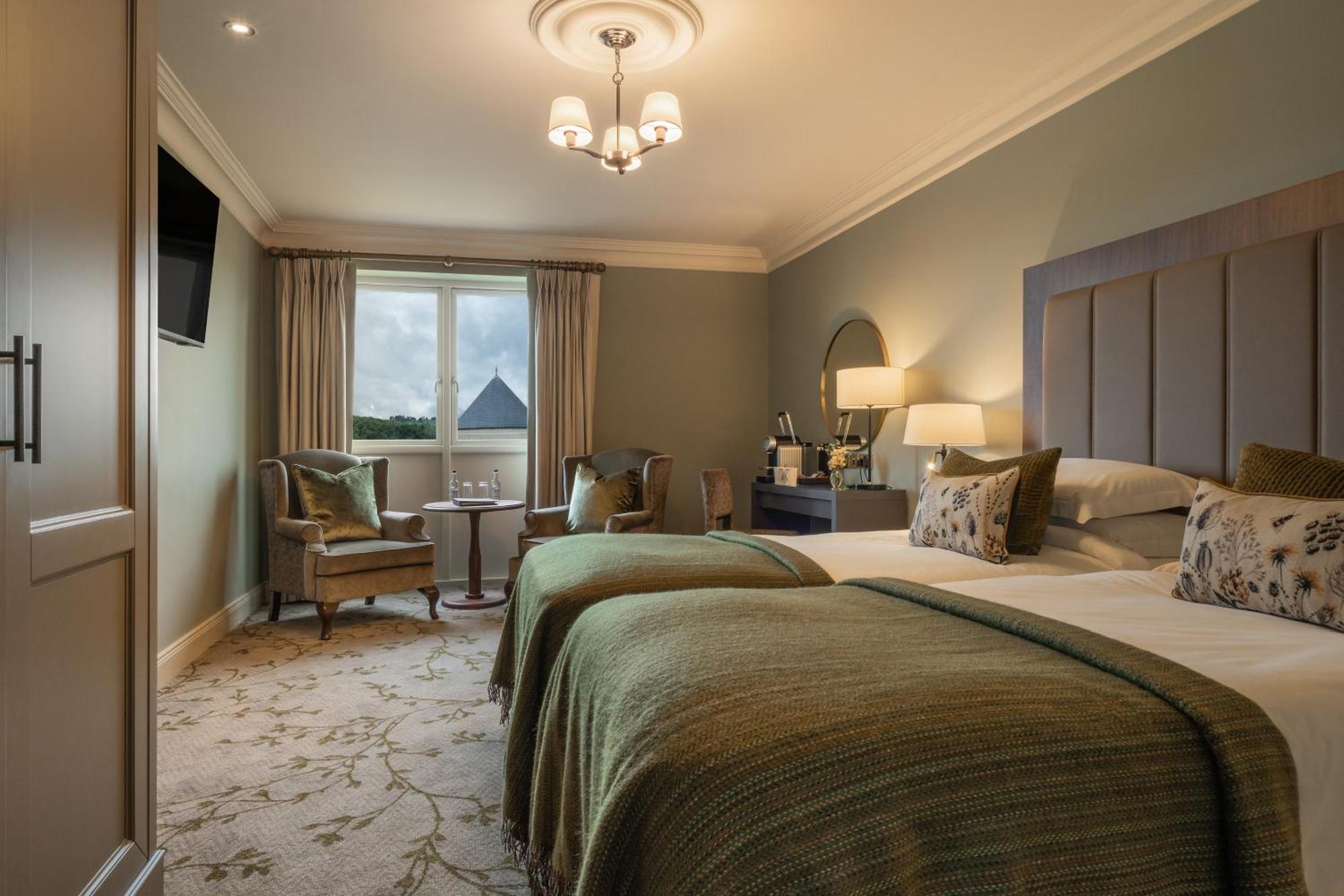 Lough Erne Resort Enniskillen Exterior photo A bedroom at the hotel