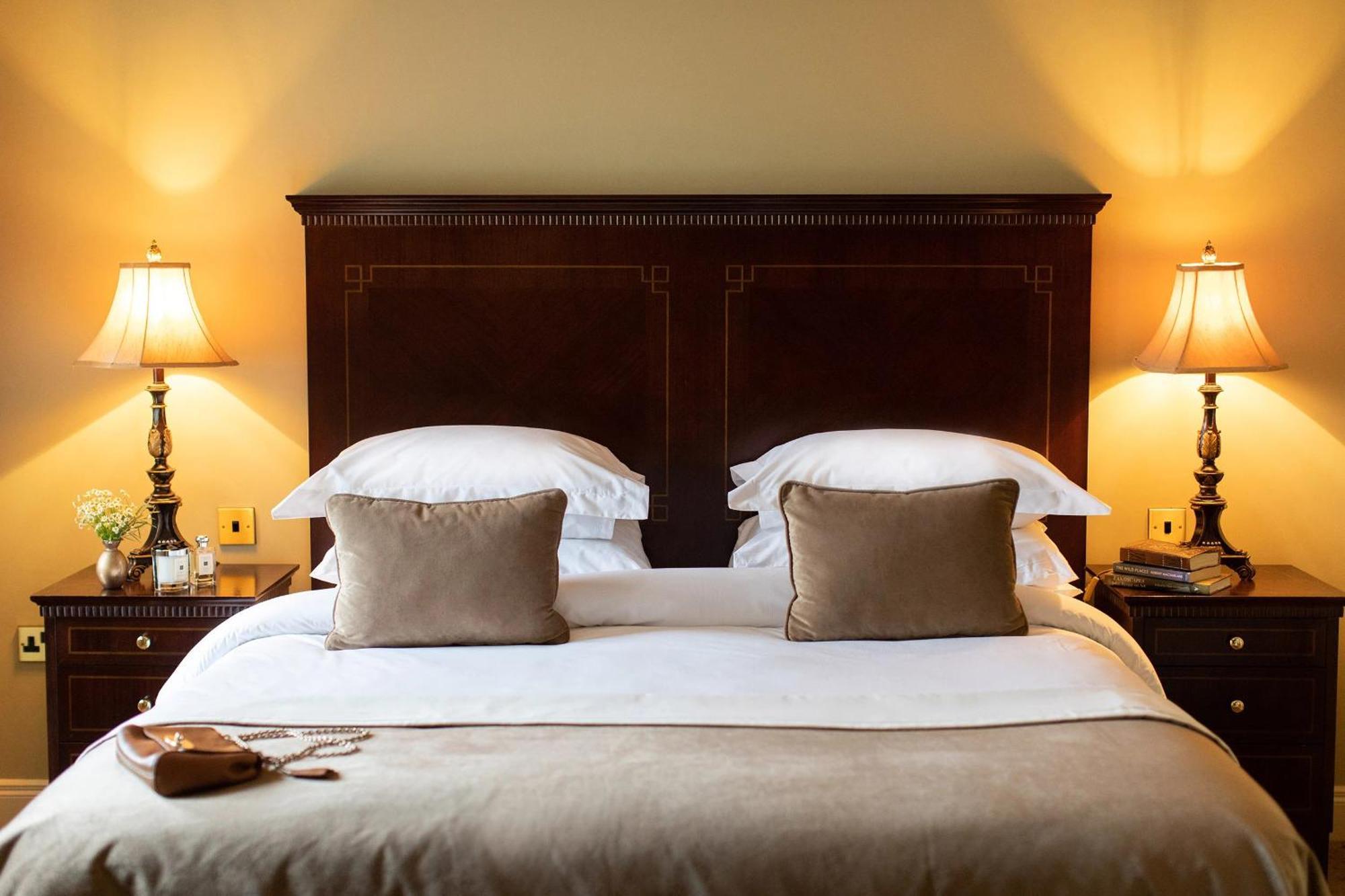 Lough Erne Resort Enniskillen Exterior photo A bedroom at the hotel