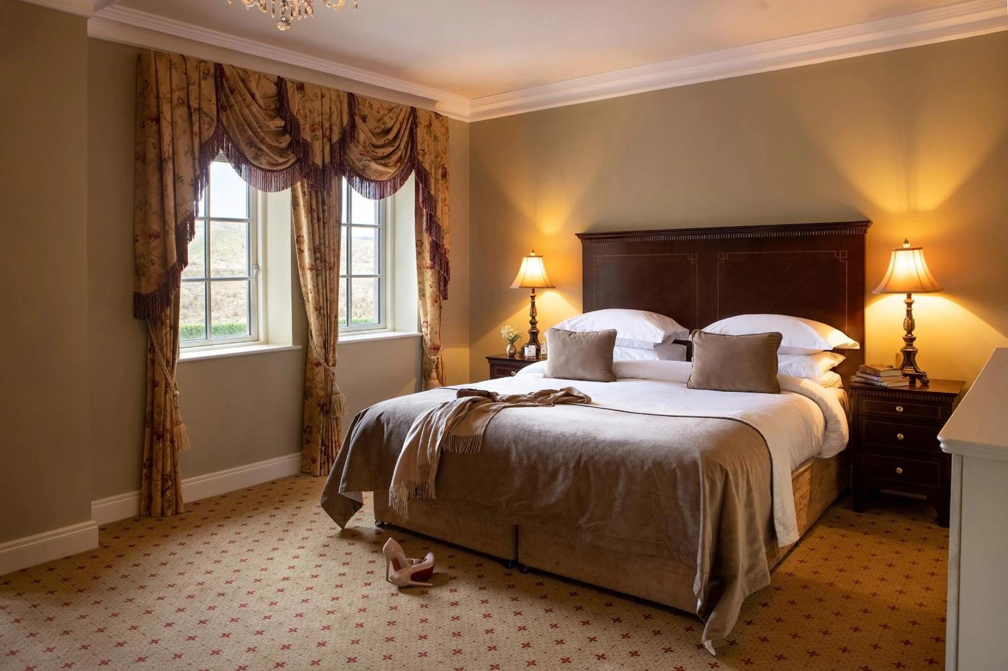 Lough Erne Resort Enniskillen Exterior photo A bedroom at the hotel