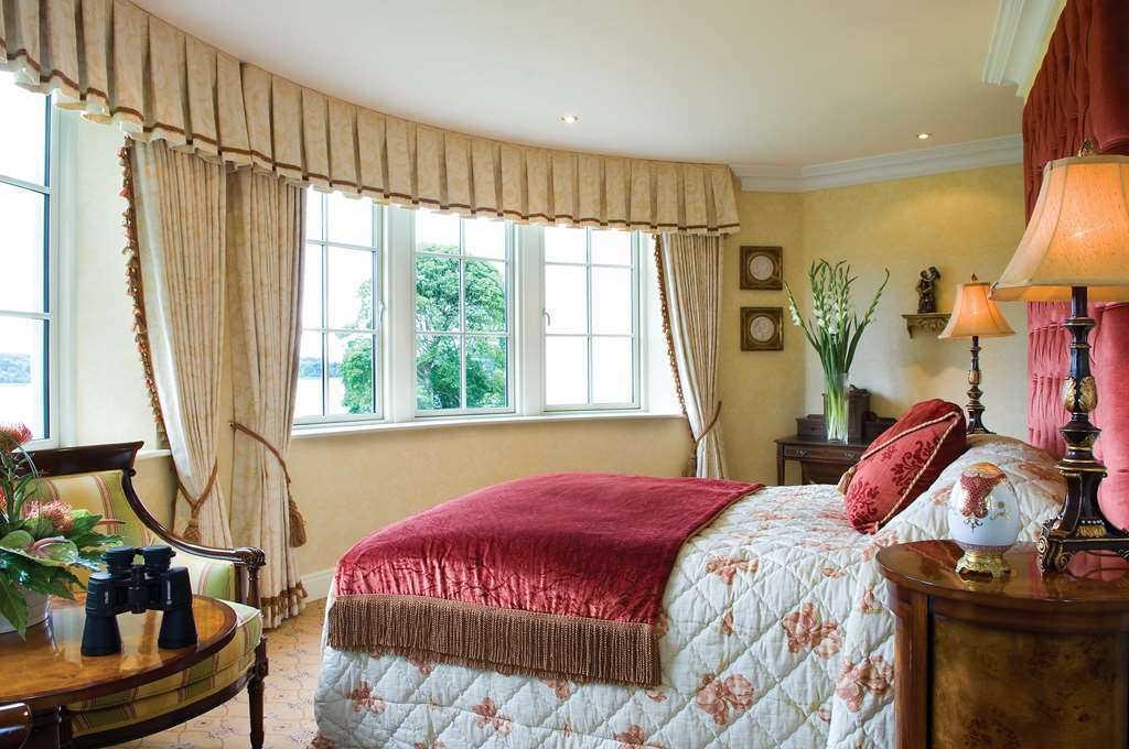 Lough Erne Resort Enniskillen Room photo Curtains in a bedroom