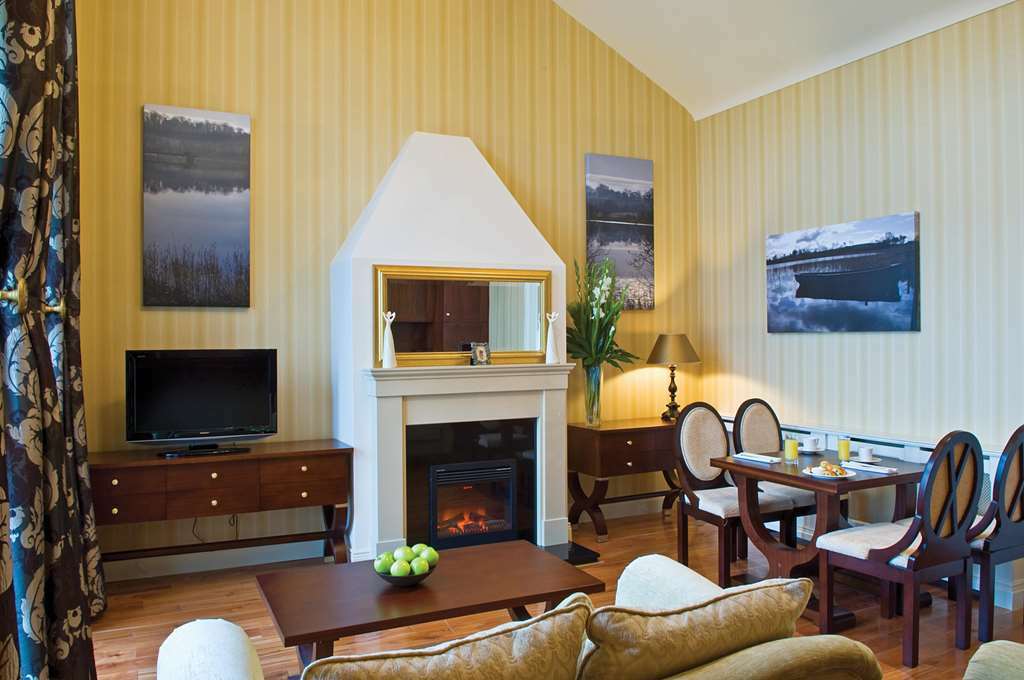 Lough Erne Resort Enniskillen Room photo A living room in a typical apartment